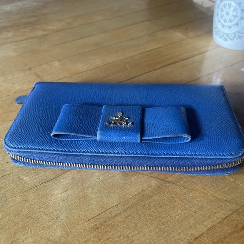 Prada saffiano zip around - zip,